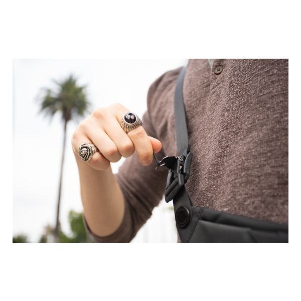 NIID FINO IV Ultra-Slim Hybrid Sling Pack - Sleek & Versatile